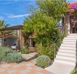 6 bedroom villa with pool in Milna, Brac Island sleeps 11